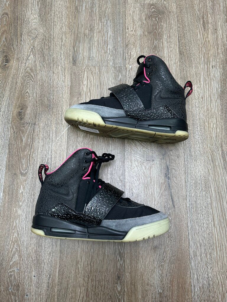 Preowned Nike Air Yeezy 1 Blink Sz 10 (NO BOX) (Flaw On Strap)