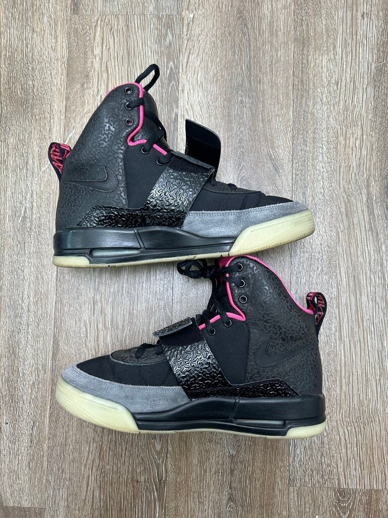 Preowned Nike Air Yeezy 1 Blink Sz 10 (NO BOX) (Flaw On Strap)