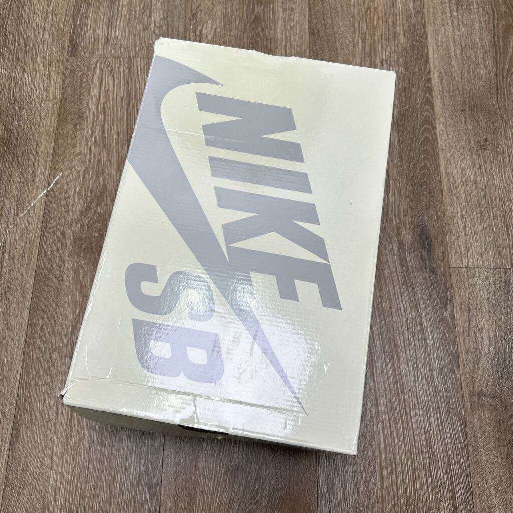 New Nike Supreme SB Purple Dunk Size 13