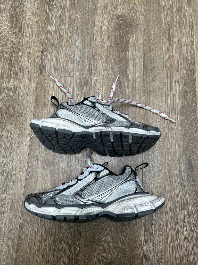 Preowned Balenciaga 3XL Grey Red Size 40
