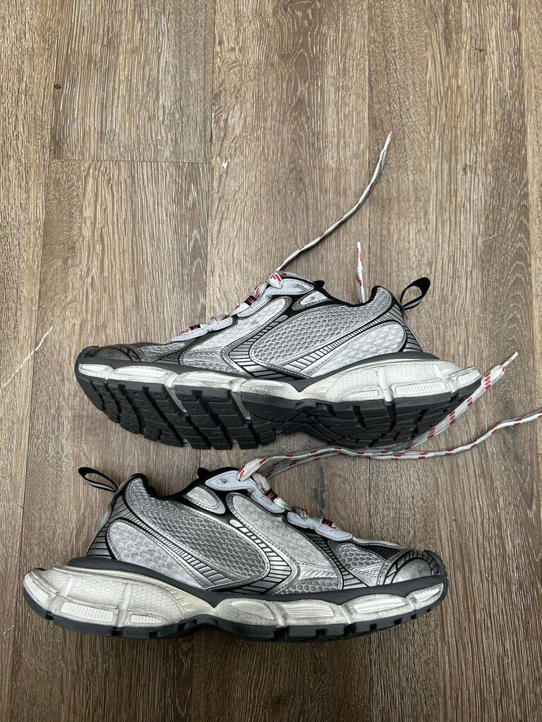 Preowned Balenciaga 3XL Grey Red Size 40