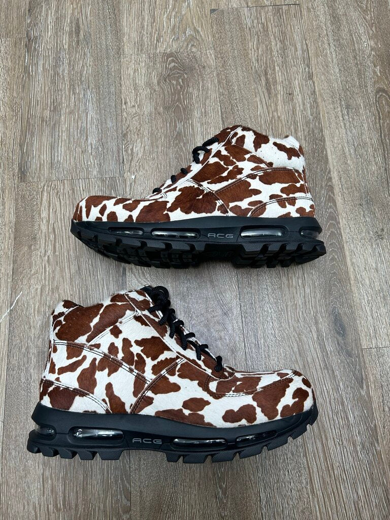 Preowned Nike Goadome Cow Print Boot Size 12