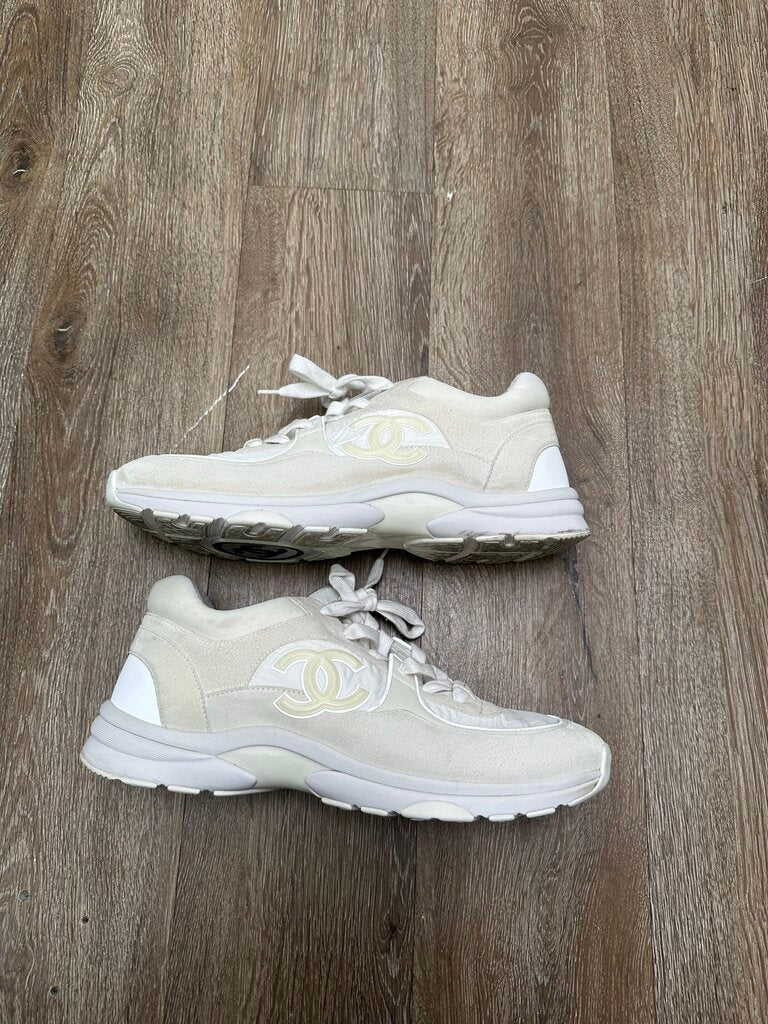 Preowned Chanel Triple White Sneaker sz.46