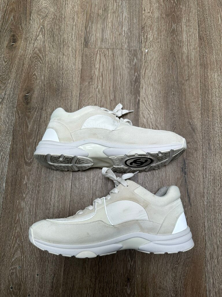 Preowned Chanel Triple White Sneaker sz.46