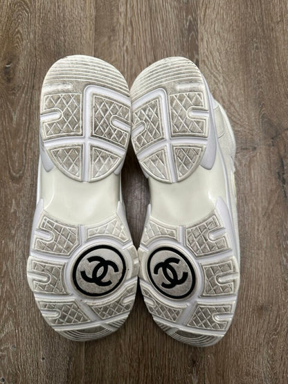 Preowned Chanel Triple White Sneaker sz.46