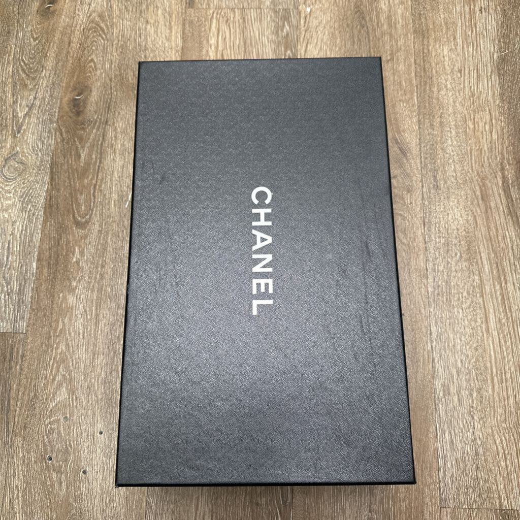 Preowned Chanel Triple White Sneaker sz.46
