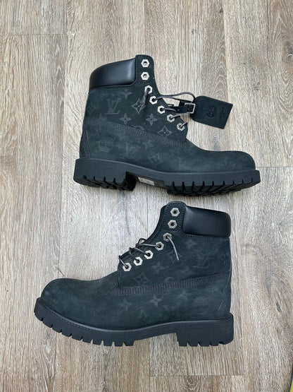 Preowned Louis Vuitton Black Monogram Timberland sz.9M (NO BOX)