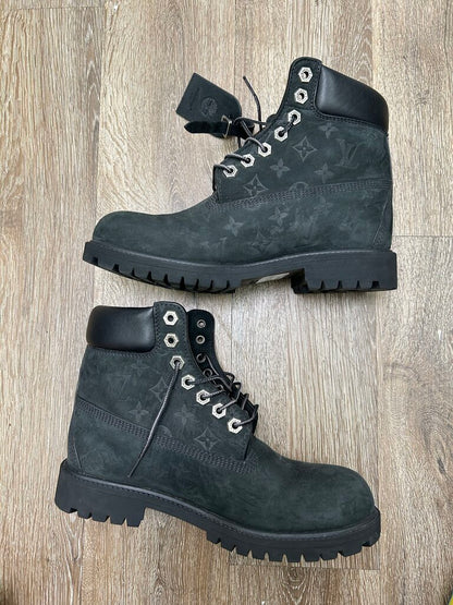 Preowned Louis Vuitton Black Monogram Timberland sz.9M (NO BOX)