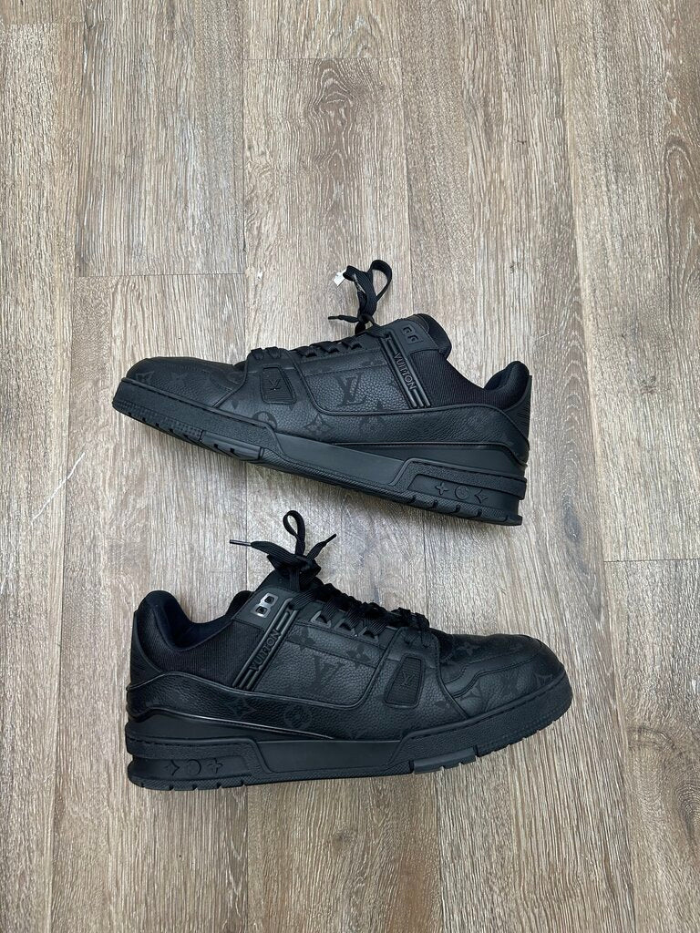 Preowned Louis Vuitton Black Monogram Leather Trainer sz.12LV(14M)
