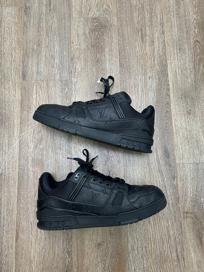 Preowned Louis Vuitton Black Monogram Leather Trainer sz.12LV(14M)