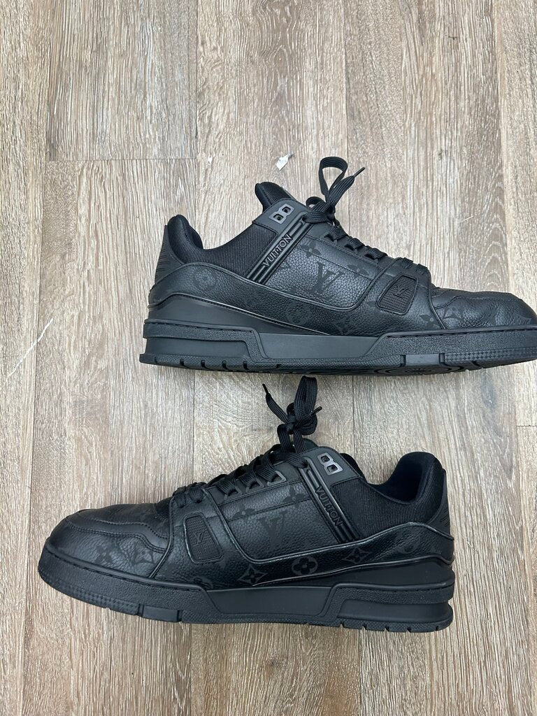 Preowned Louis Vuitton Black Monogram Leather Trainer sz.12LV(14M)