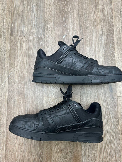 Preowned Louis Vuitton Black Monogram Leather Trainer sz.12LV(14M)