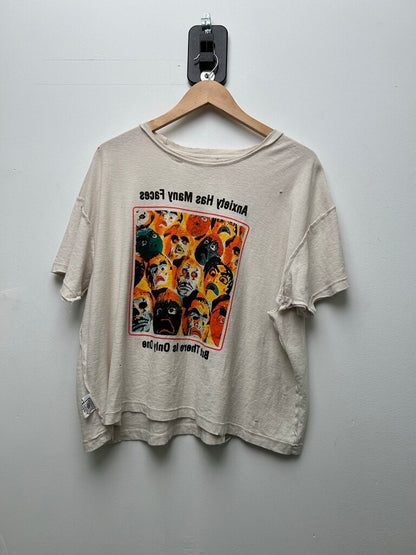 Preowned Paly Many Faces White Tee Size Small