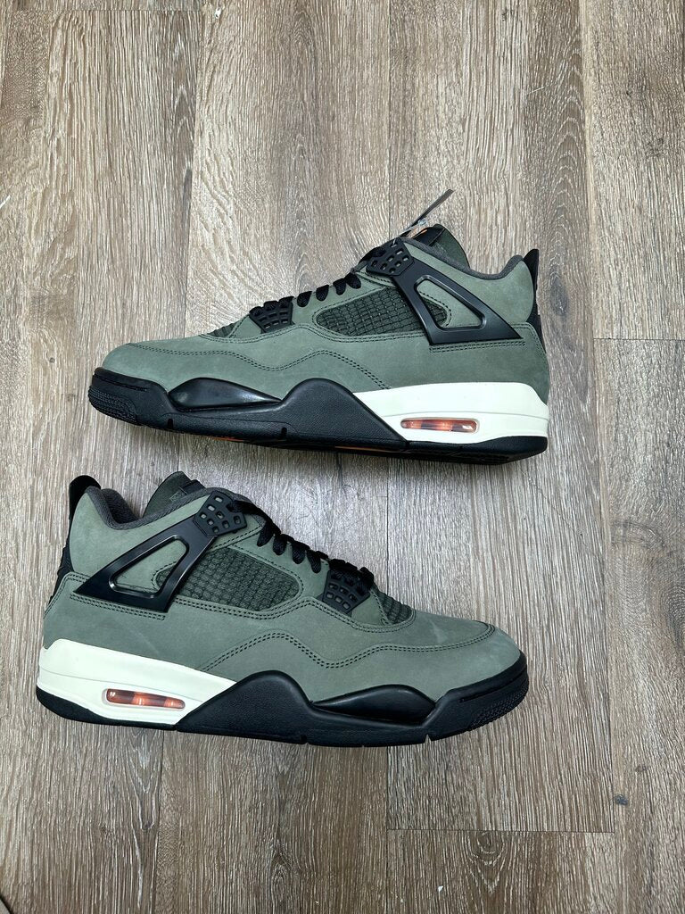 New Jordan 4 Undefeated Sz.10.5