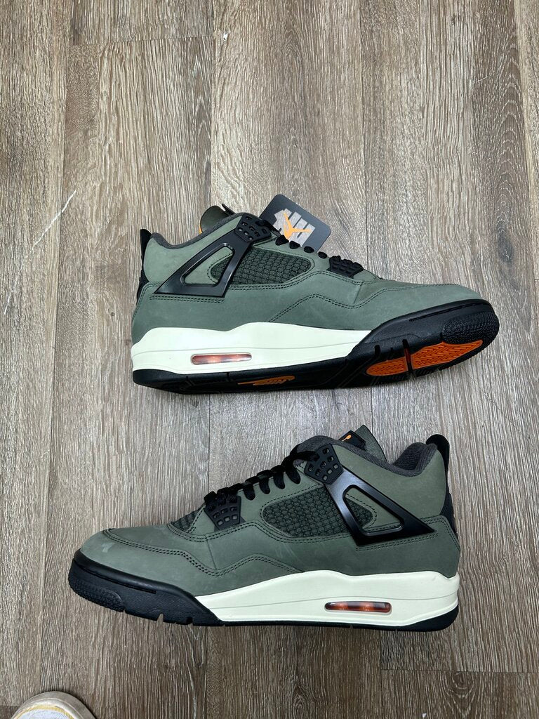 New Jordan 4 Undefeated Sz.10.5