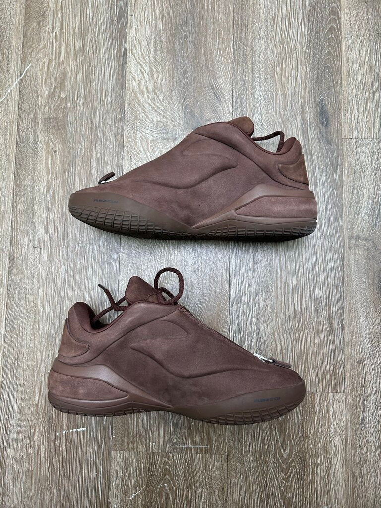 Preowned SGA Brown Truffle Sz.9.5