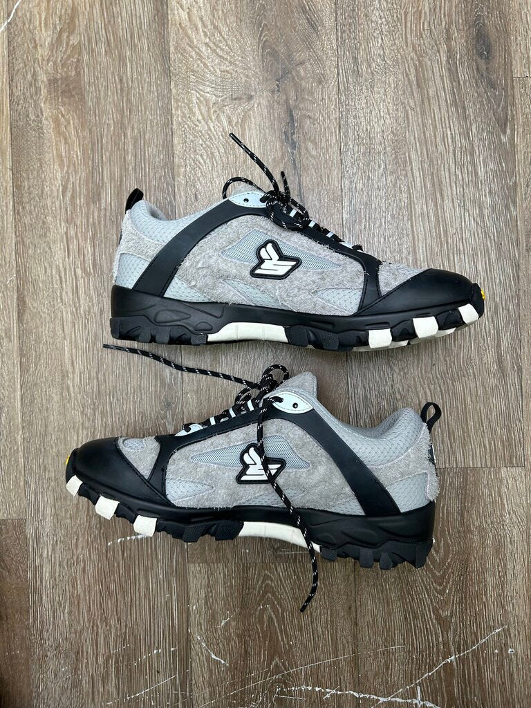 Preowned Sicko Hiking Grey Black Size 9