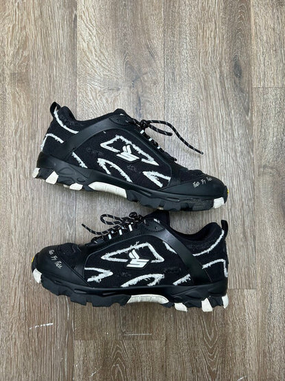 Preowned Sicko Hiking Black Distressed Size 9
