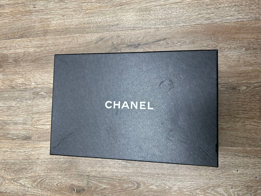 Preowned Chanel White Silver Runner Sz.42