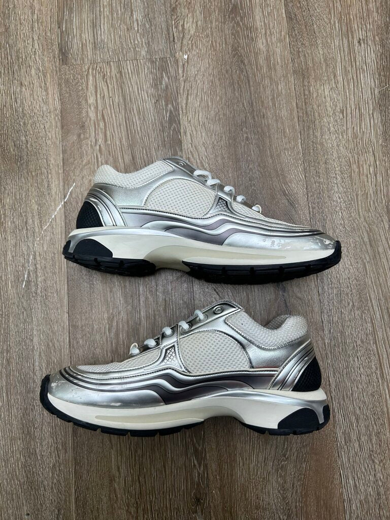 Preowned Chanel White Silver Runner Sz.42
