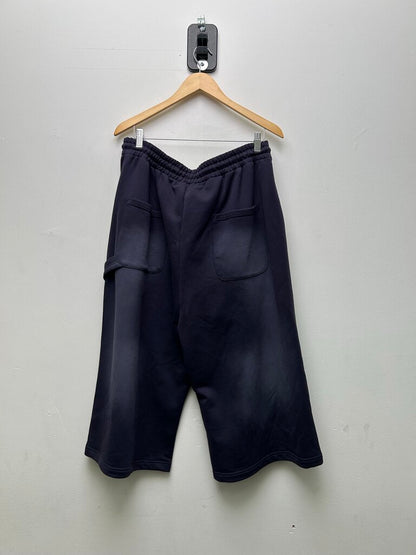 New HMDDS Navy Rhinestone 3/4 Shorts Size Medium