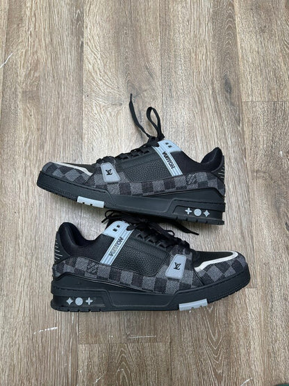 Preowned Louis Vuitton Black Damiere Leather Trainer sz.9LV(11M)