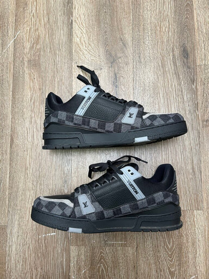 Preowned Louis Vuitton Black Damiere Leather Trainer sz.9LV(11M)