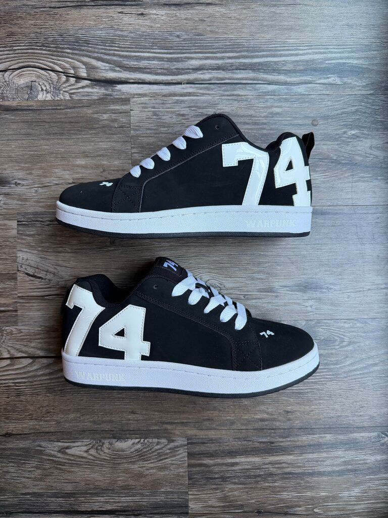 New 74iswar Black White Skate Shoe size 9