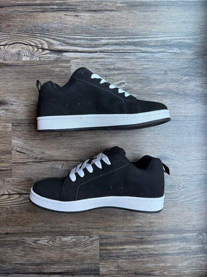 New 74iswar Black White Skate Shoe size 9