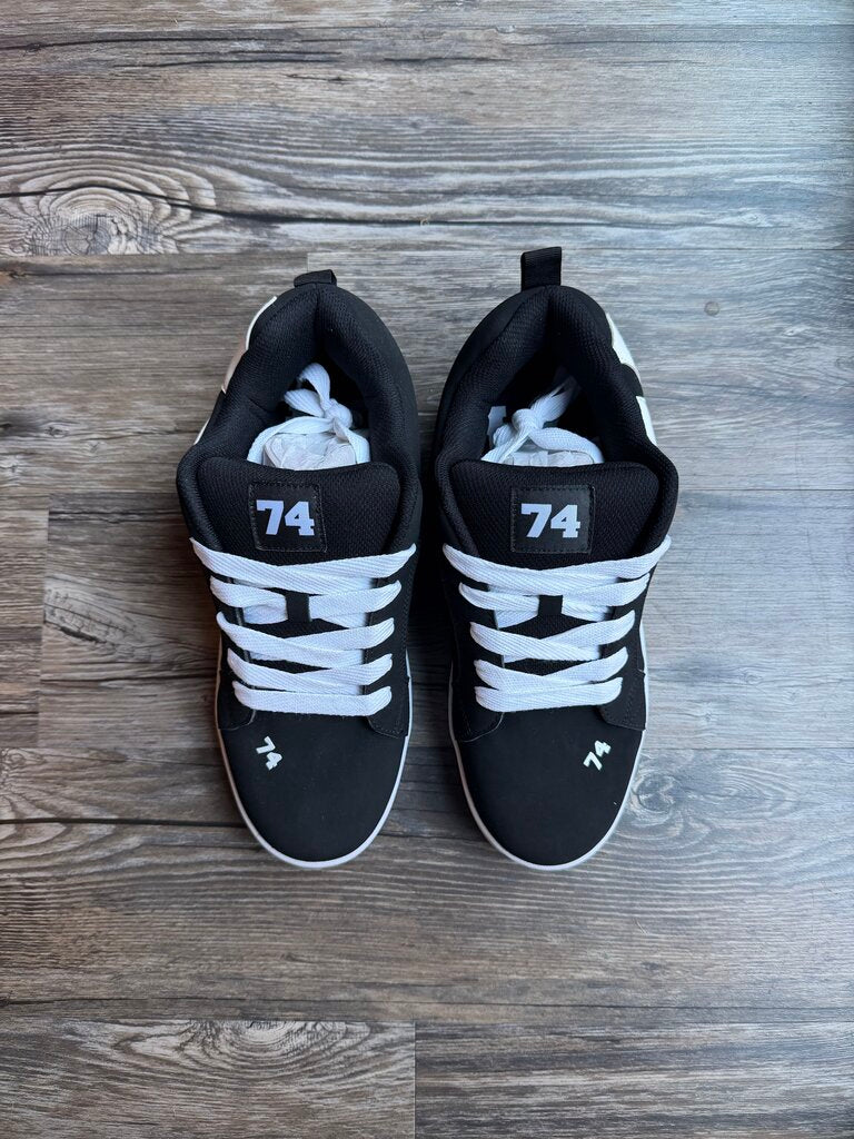 New 74iswar Black White Skate Shoe size 11