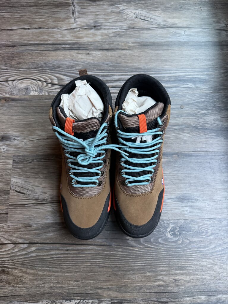 New 74iswar Brown Hiking Boot size 9