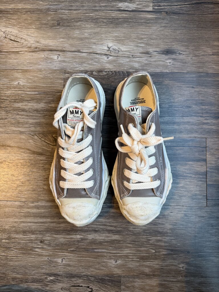 Preowned MMY Converse Low Grey Wax Size 44