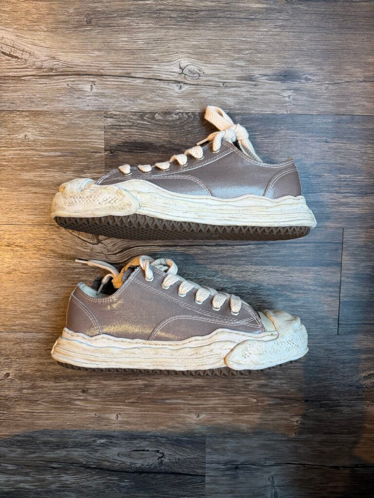 Preowned MMY Converse Low Grey Wax Size 44