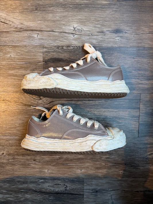 Preowned MMY Converse Low Grey Wax Size 44