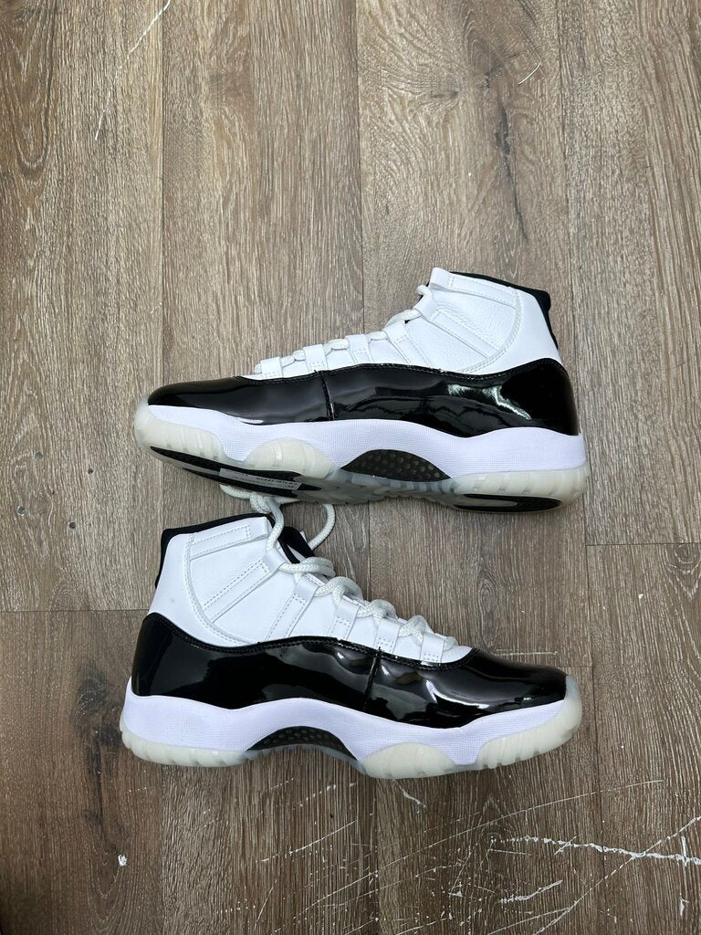 New Jordan 11 Gratitude Sz. 8.5