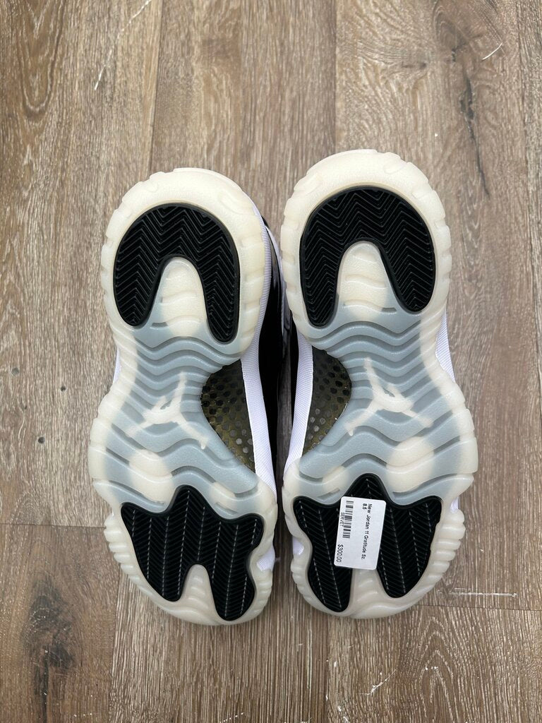 New Jordan 11 Gratitude Sz. 8.5