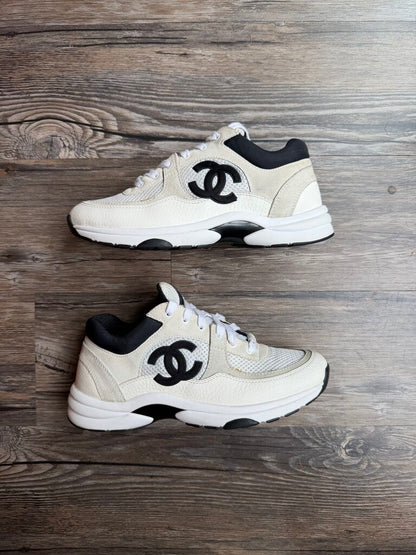 Preowned Chanel White Black Runner size 38