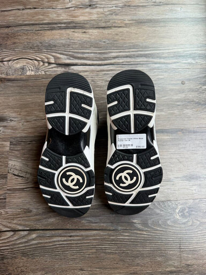 Preowned Chanel White Black Runner size 38