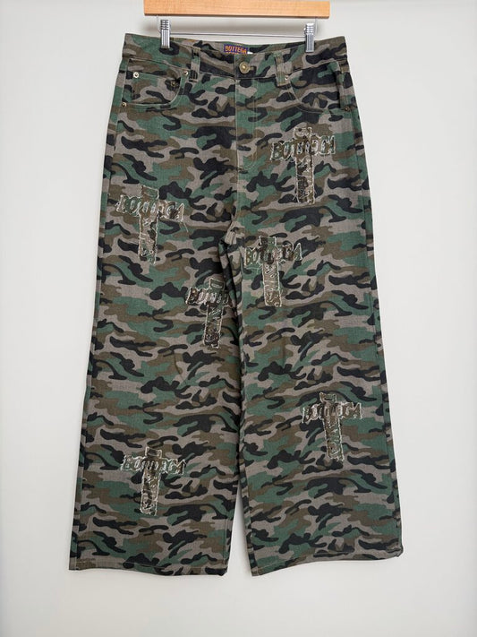 New Bootlega Desires Green Camo Pants size 32