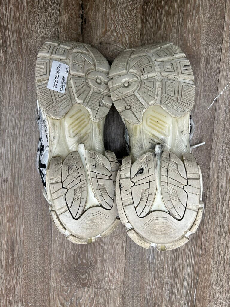 Preowned Balenciaga Triple White Distressed Graffiti sz.45