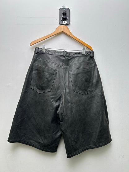 Preowned Gv Gallery Black Leather Double Knee Shorts Sz.Medium