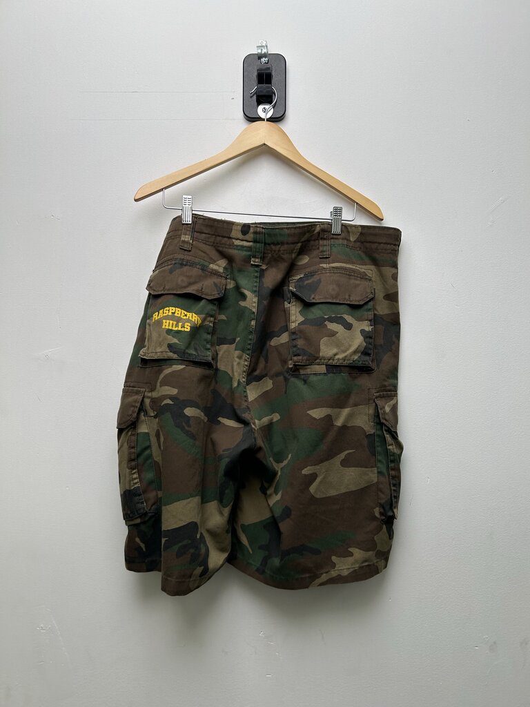 New Gv Gallery Raspberry Spellout Camo Shorts Sz.XL