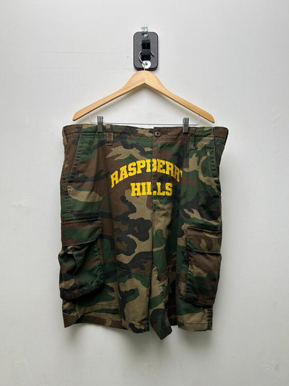 New Gv Gallery Raspberry Spellout Camo Shorts Sz.XL
