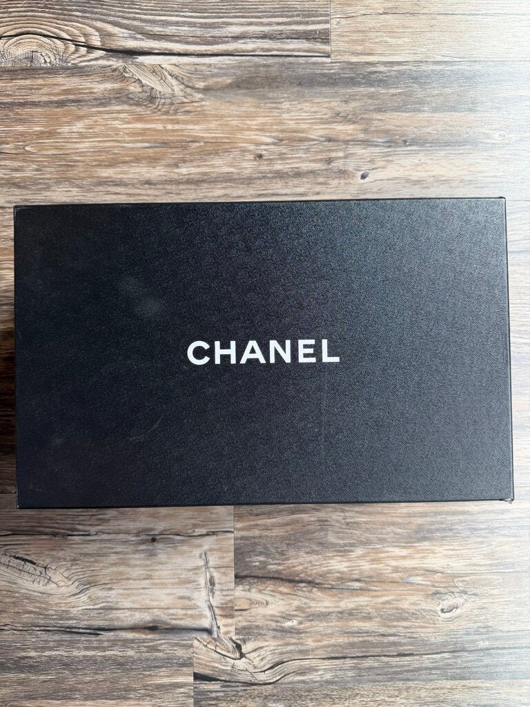 Preowned Chanel Runner Silver White size 44