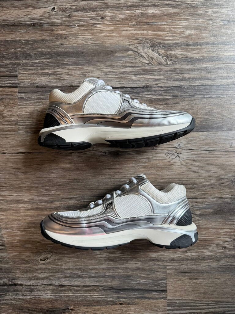 Preowned Chanel Runner Silver White size 44