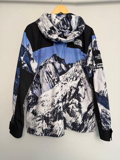 Preowned Supreme TNF Mountains Parka size L