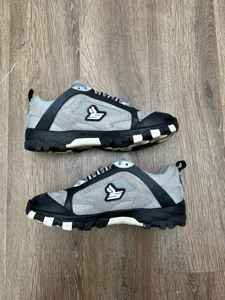 Preowned Sicko Hiking Grey Size 8