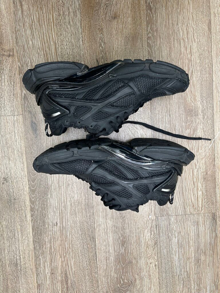 Preowned Balenciaga All Black Runner Sz.44