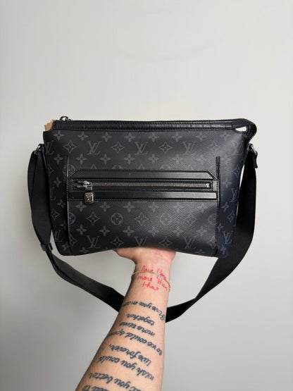 Preowned Louis Vuitton Monogram District Side Bag