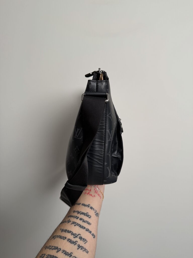 Preowned Louis Vuitton Monogram District Side Bag